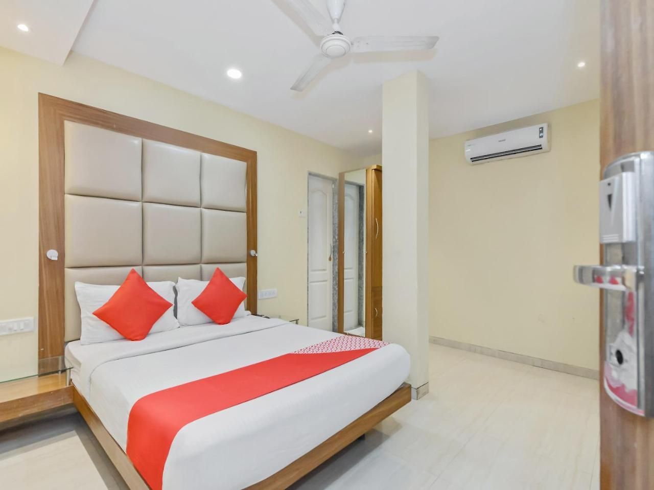 Oyo 8872 Address Hotel 3*