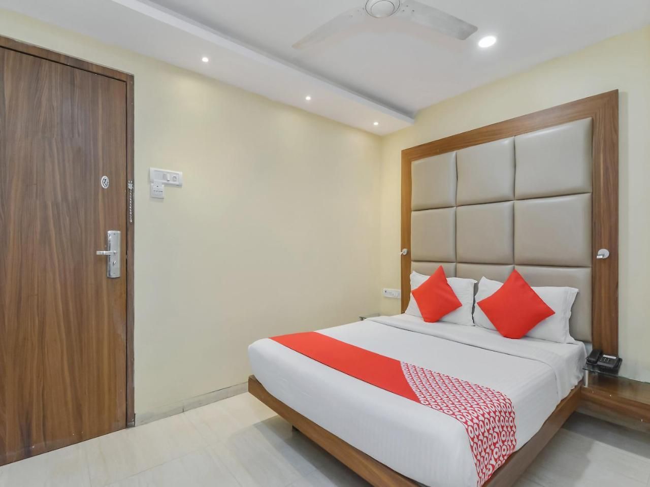 Oyo 8872 Address Hotel Mumbai