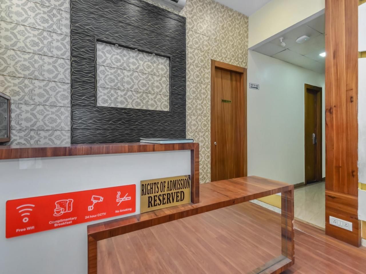 Oyo 8872 Address Hotel 3*
