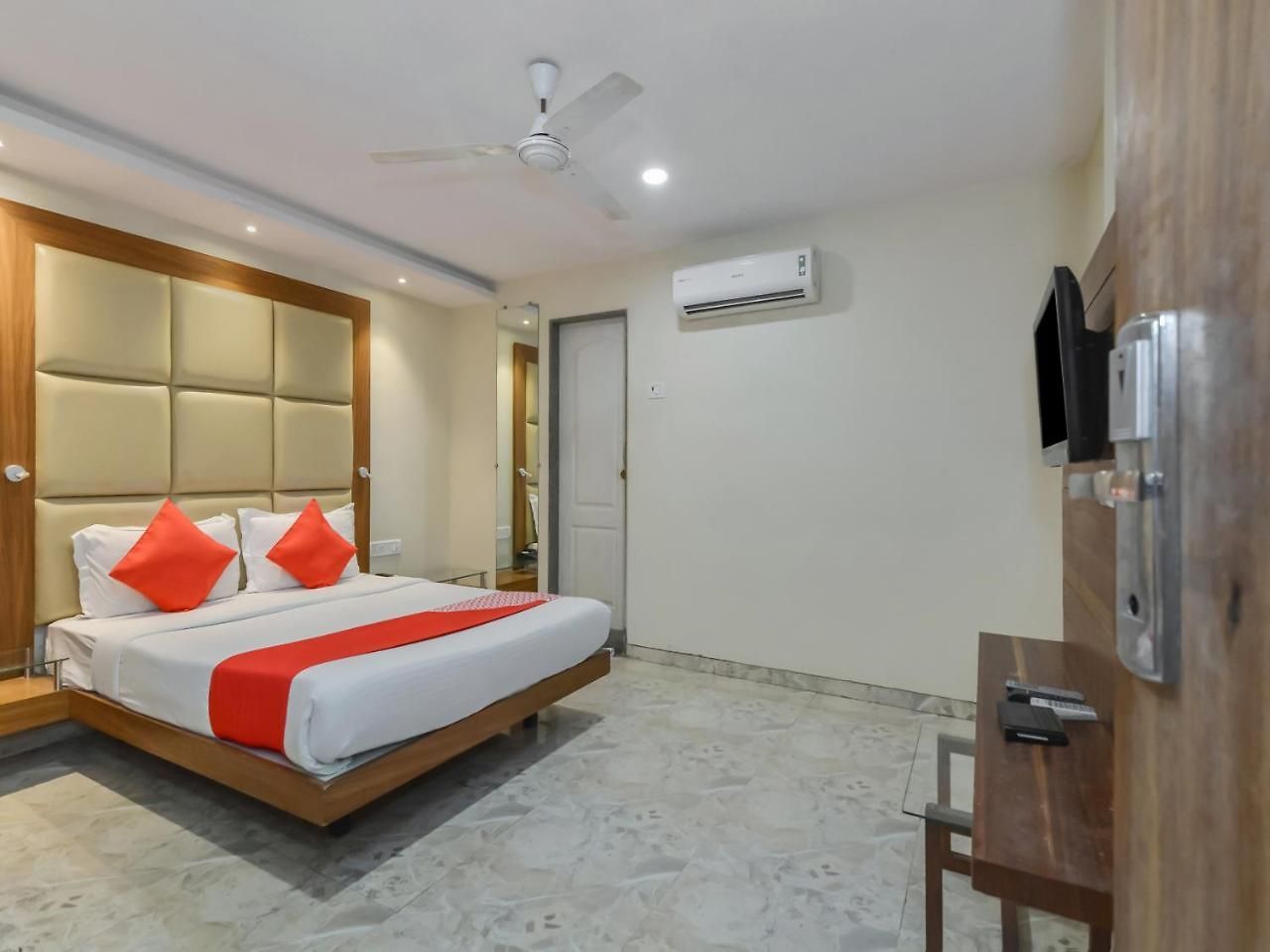 Hotel Oyo 8872 Address 3*