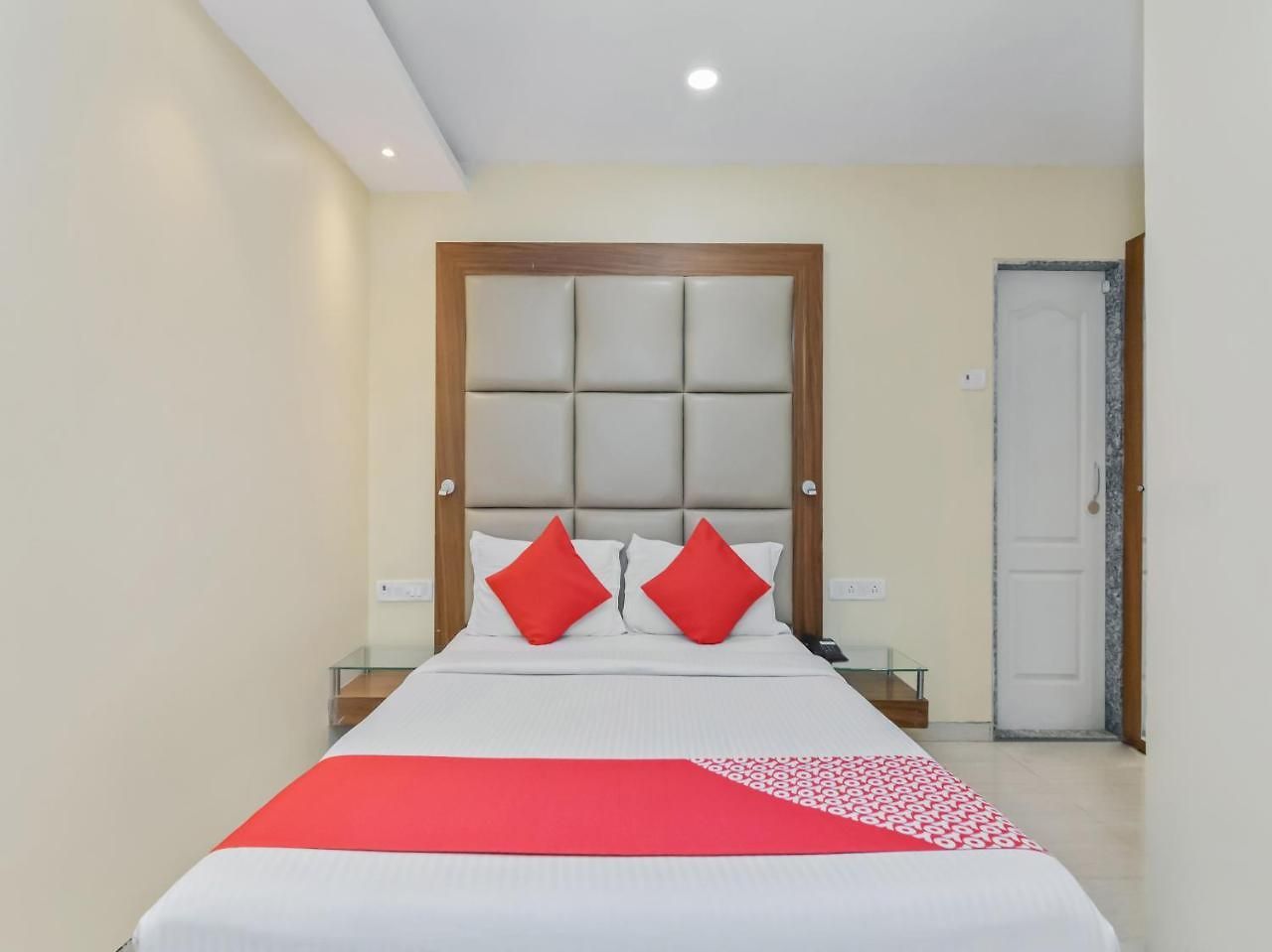 Oyo 8872 Address Hotel