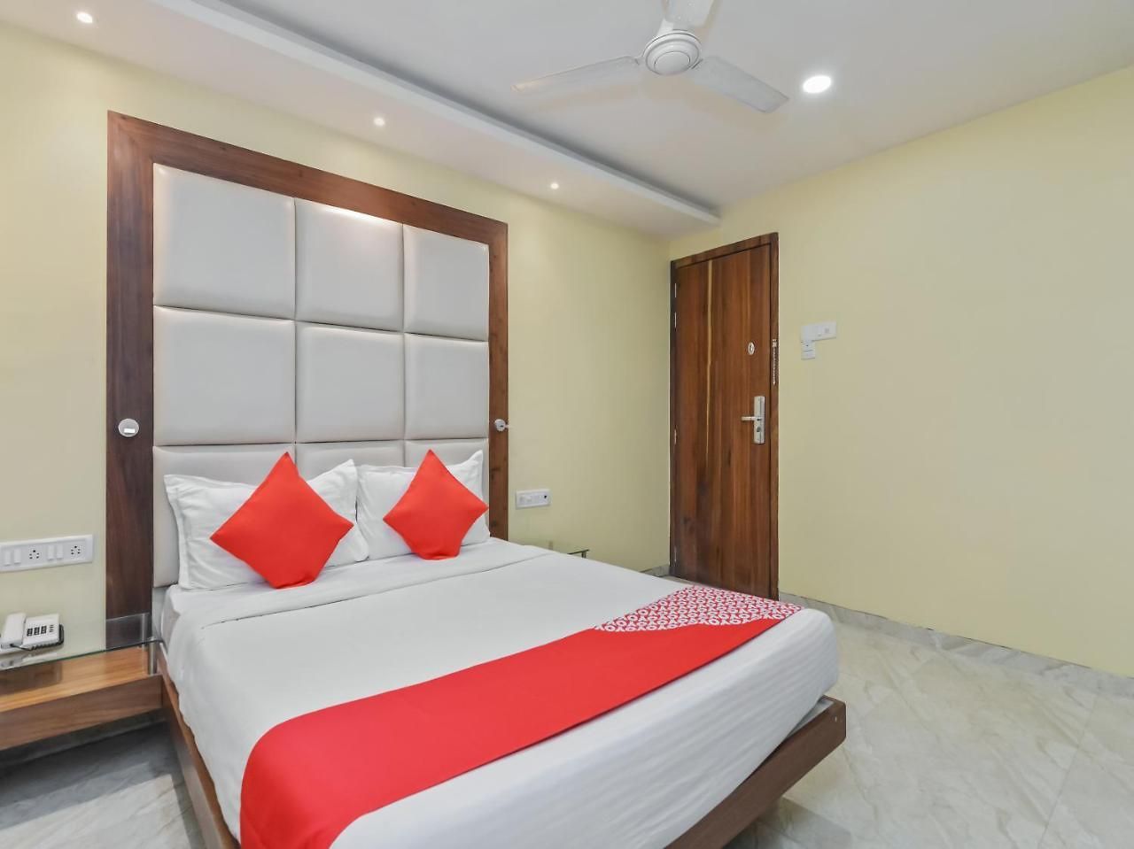 Oyo 8872 Address Hotel Mumbai