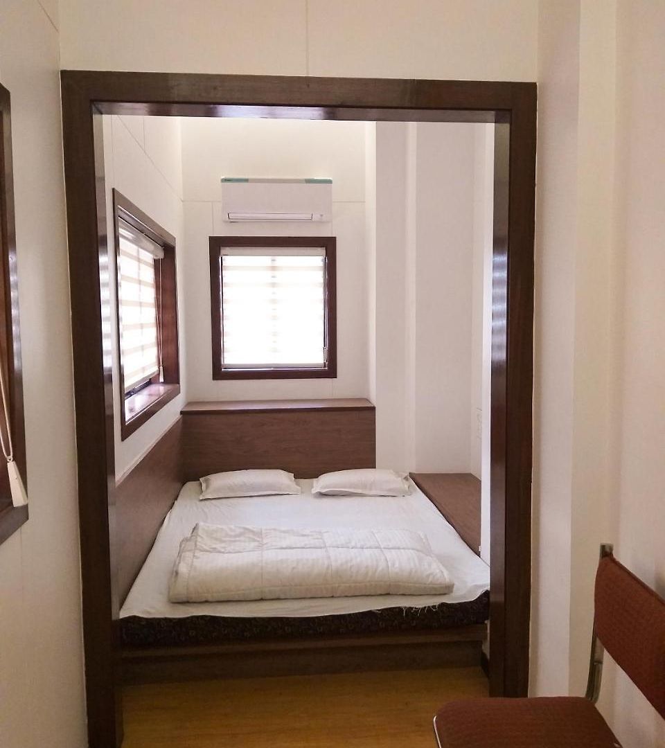 Carlton - Behind Taj Mahal Palace Colaba