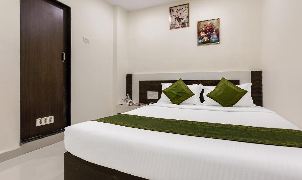 Via Ashir Guest house Mumbai