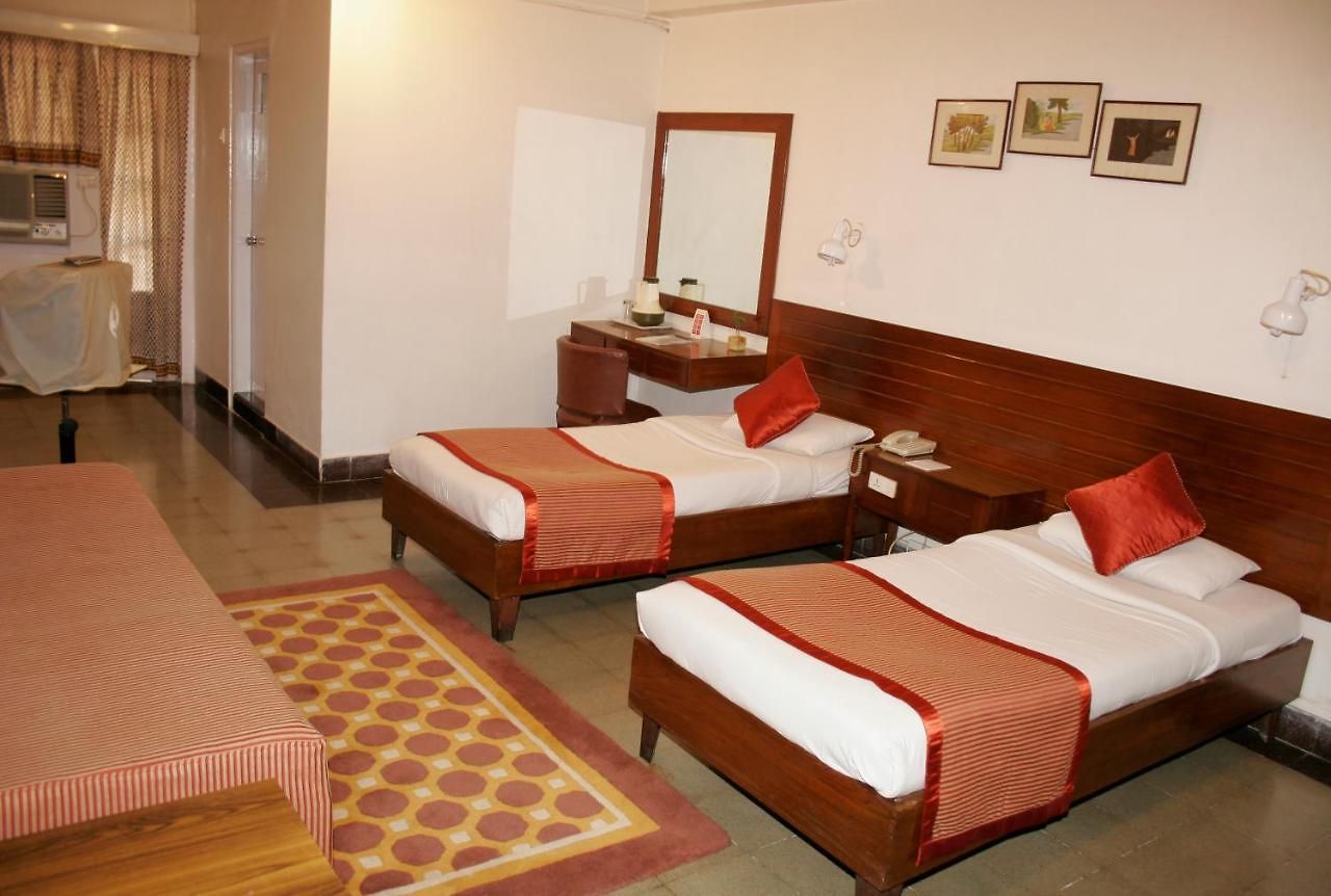 West End Opp Hospital 4* Mumbai