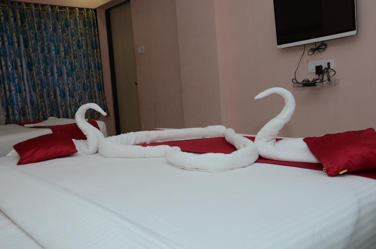 Hotel Sai Leela Grand