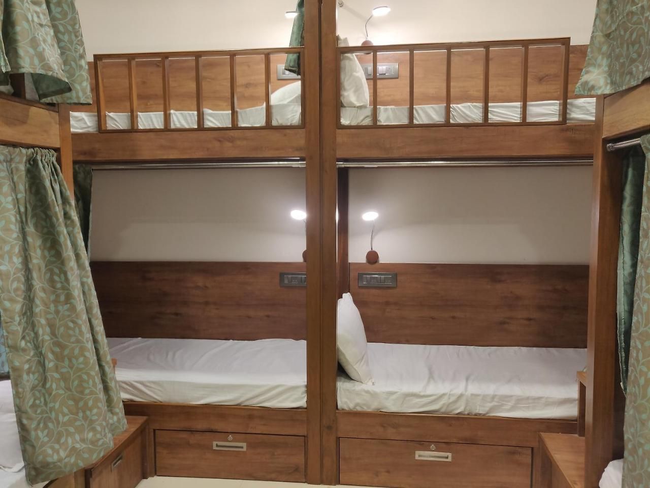 Peace Residency Capsule hotel *