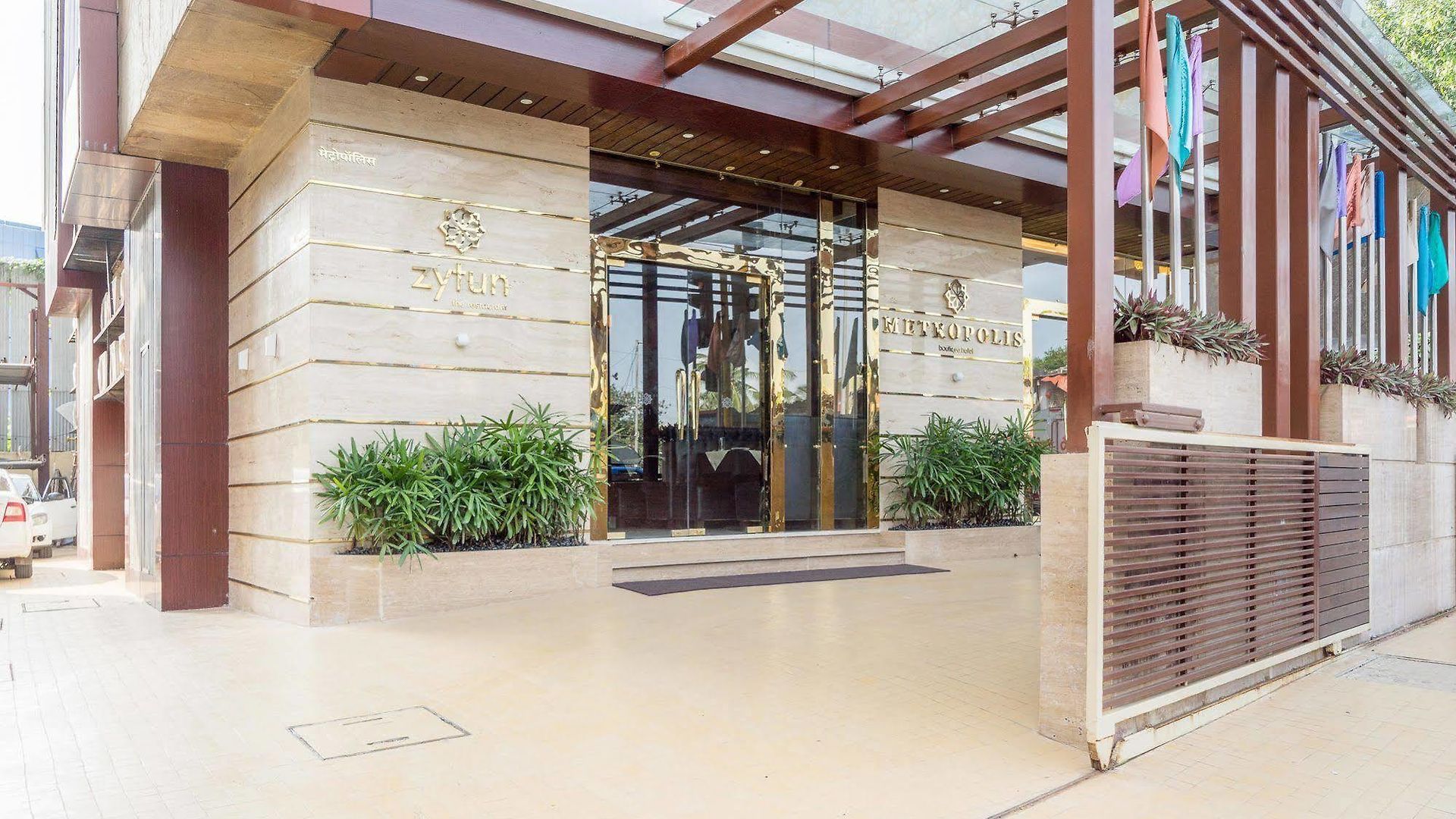 Comfort Metropolis Hotel 4*