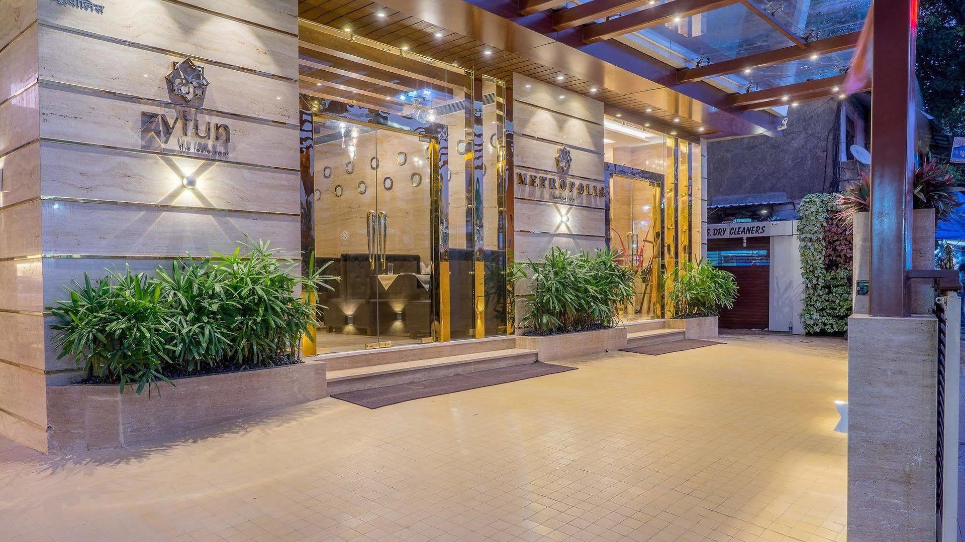 Hotel Comfort Metropolis 4*