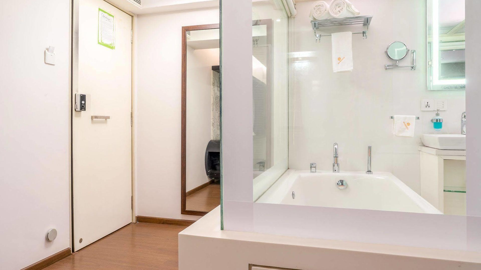 Comfort Metropolis Hotel 4*