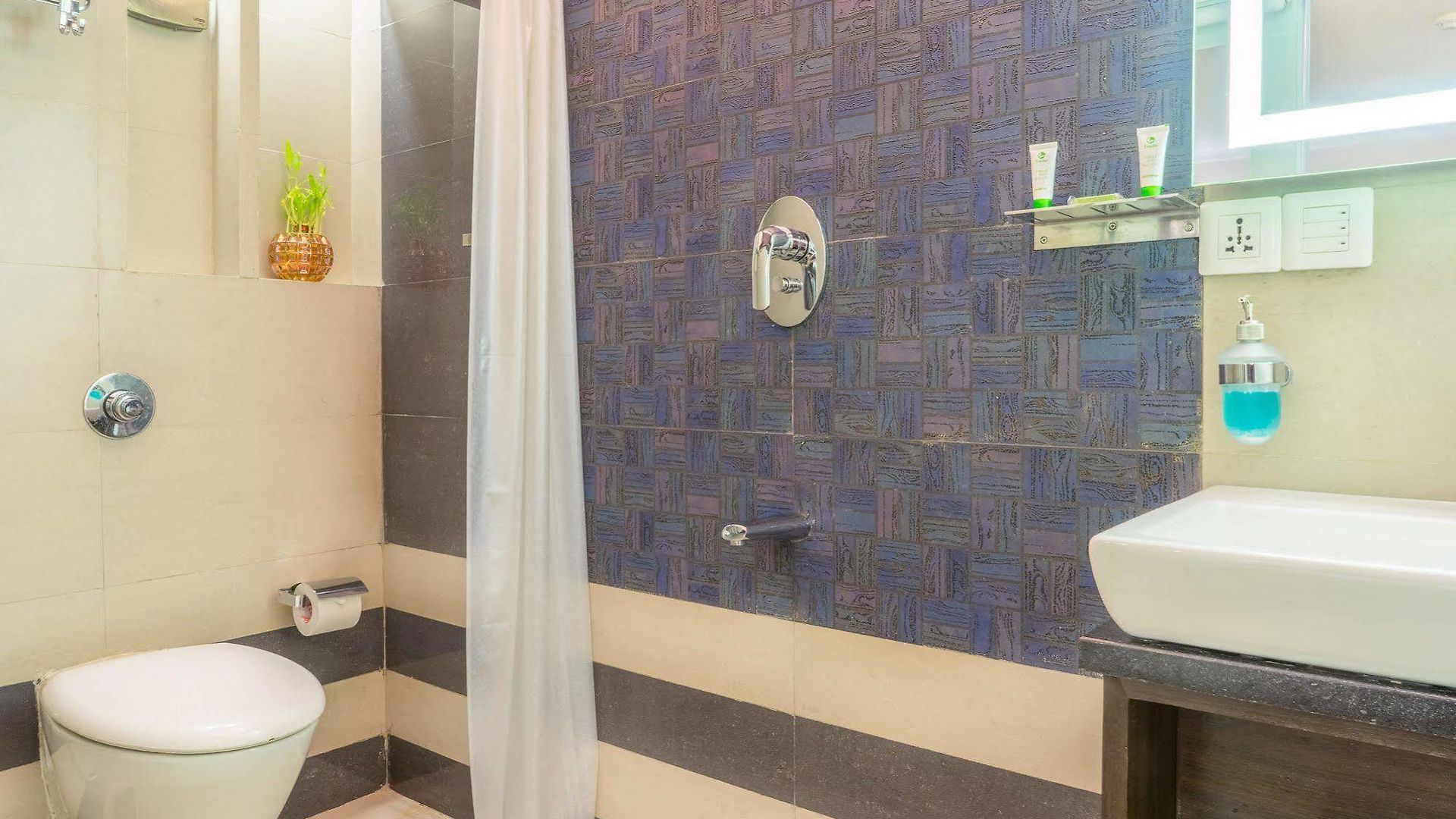 Comfort Metropolis Hotel 4*