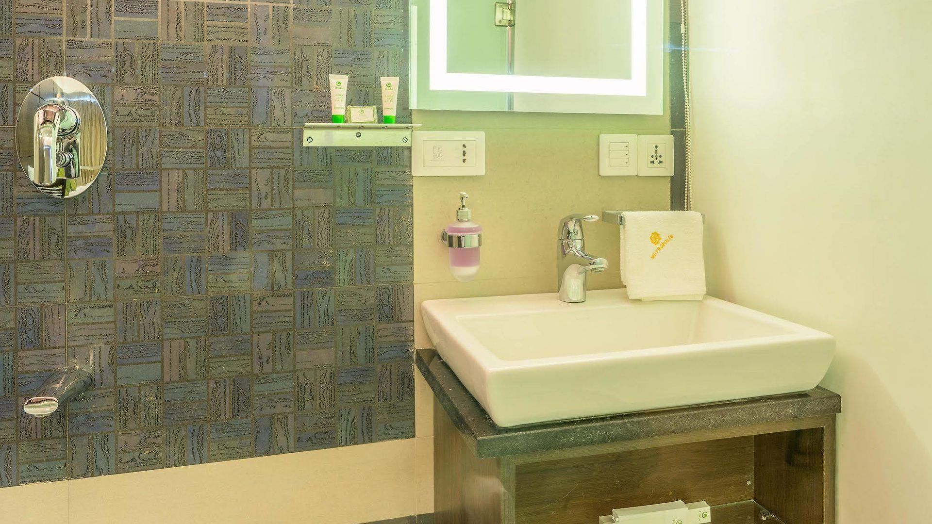 Comfort Metropolis Hotel