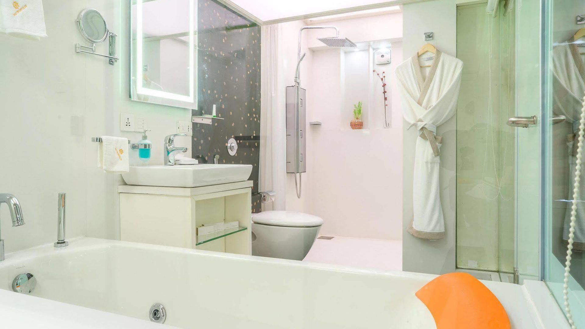 Hotel Comfort Metropolis 4*