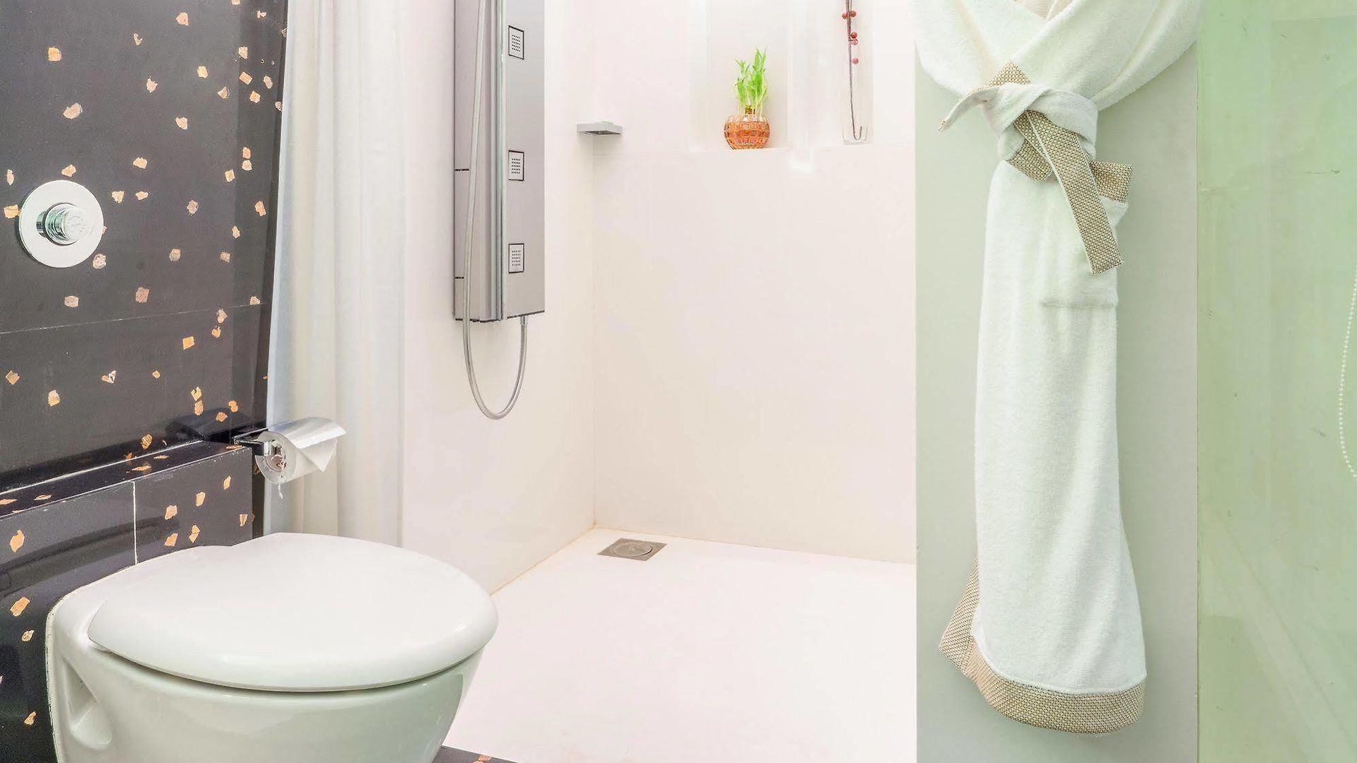 Comfort Metropolis Hotel 4*