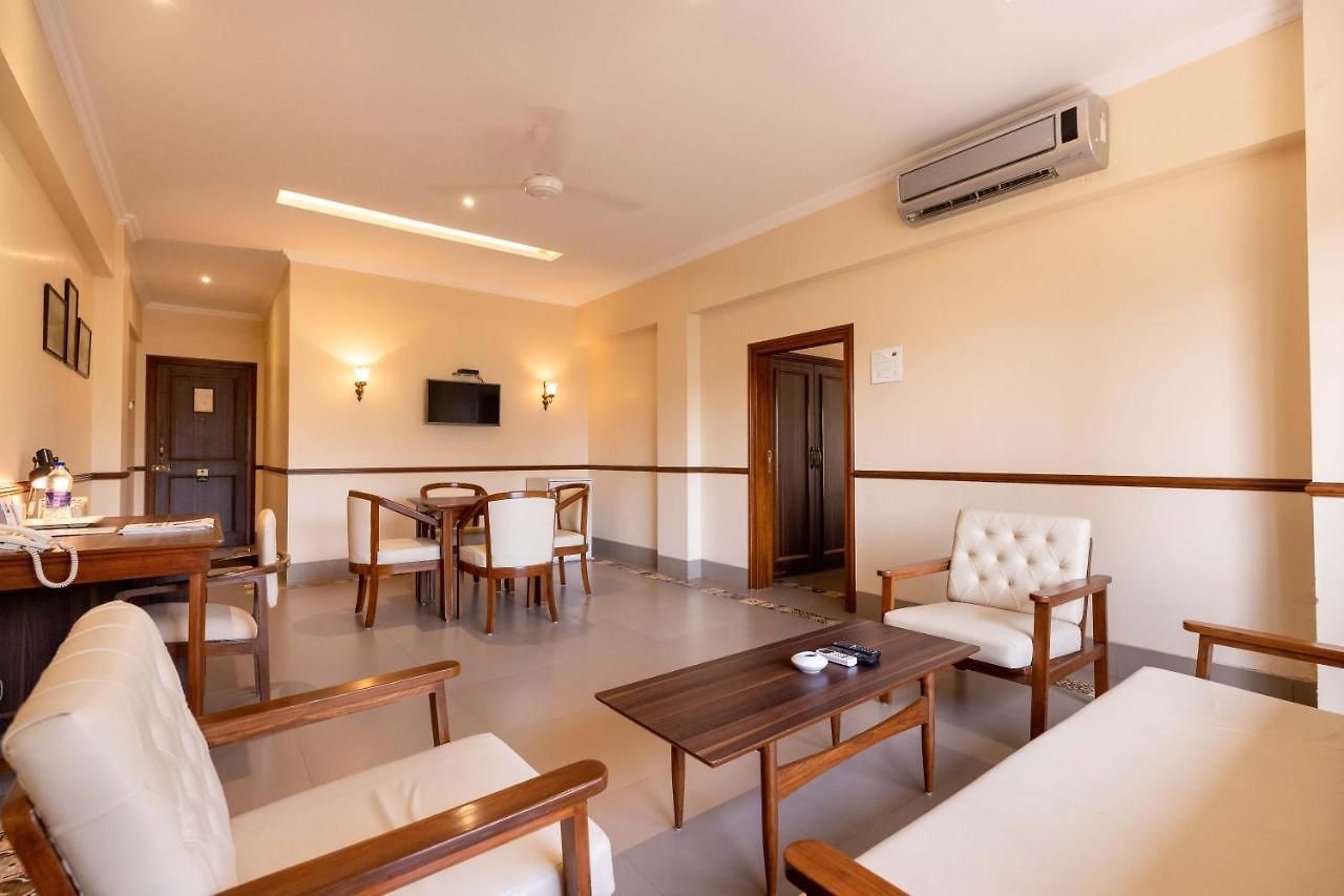 West End Opp Hospital 4* Mumbai