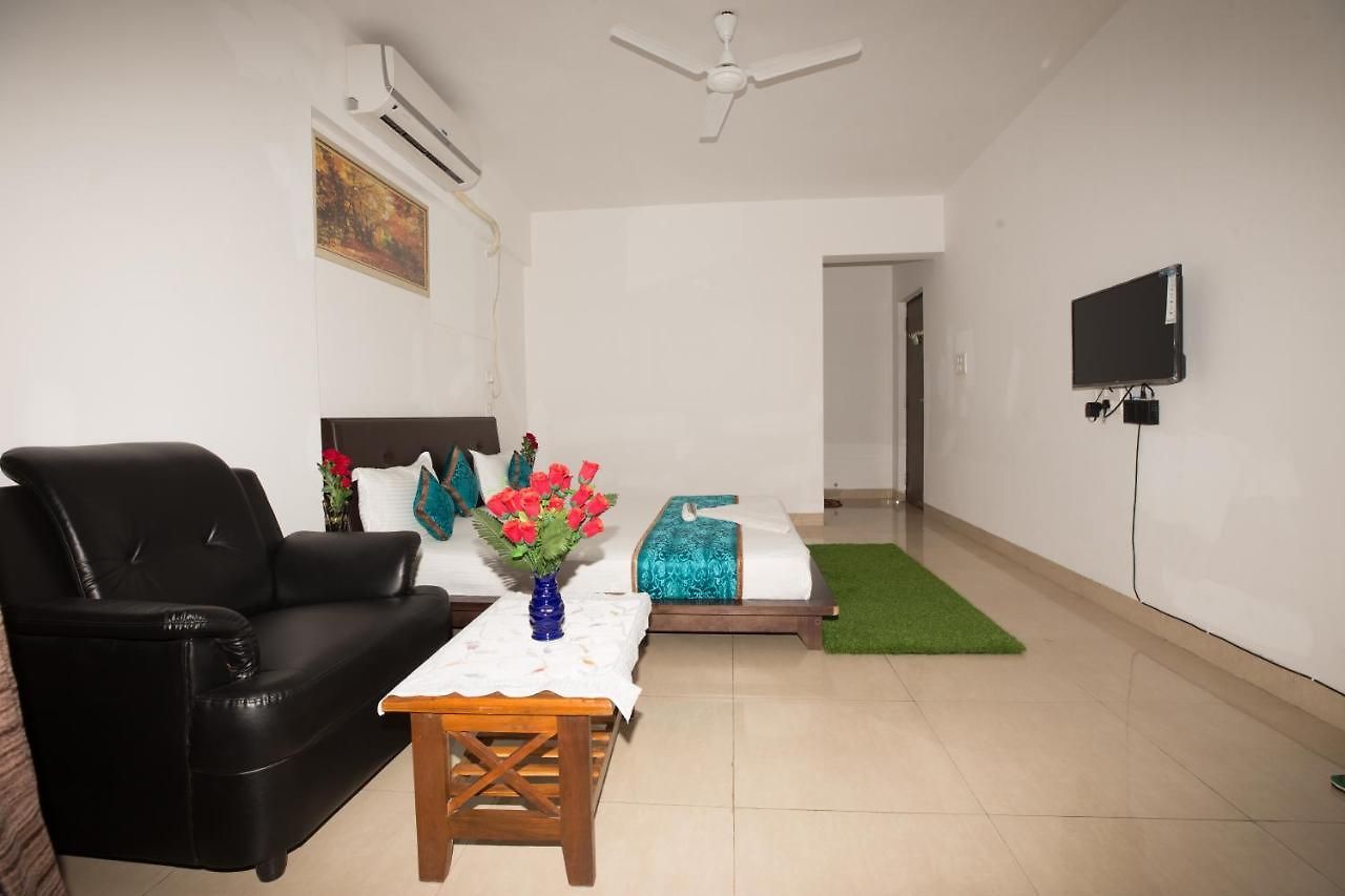 Aristo Room, - Near Kokilaben Dhirubai Ambani Hospital For Family Only, Bed & Breakfast 3*