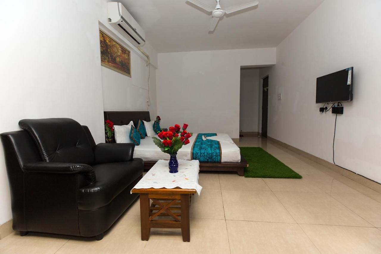 Aristo Room, - Near Kokilaben Dhirubai Ambani Hospital For Family Only, Bed & Breakfast Mumbai