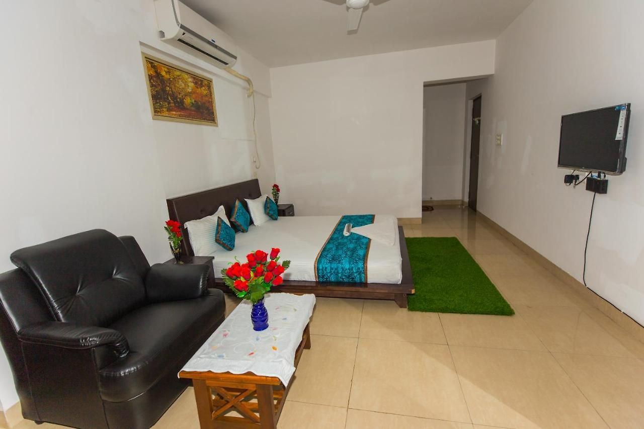 Aristo Room, - Near Kokilaben Dhirubai Ambani Hospital For Family Only, Mumbai
