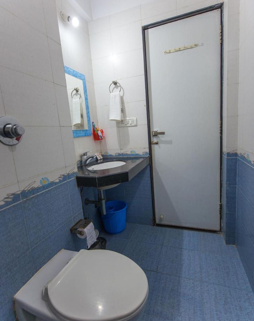 Aristo Room, - Near Kokilaben Dhirubai Ambani Hospital For Family Only, 3* Mumbai