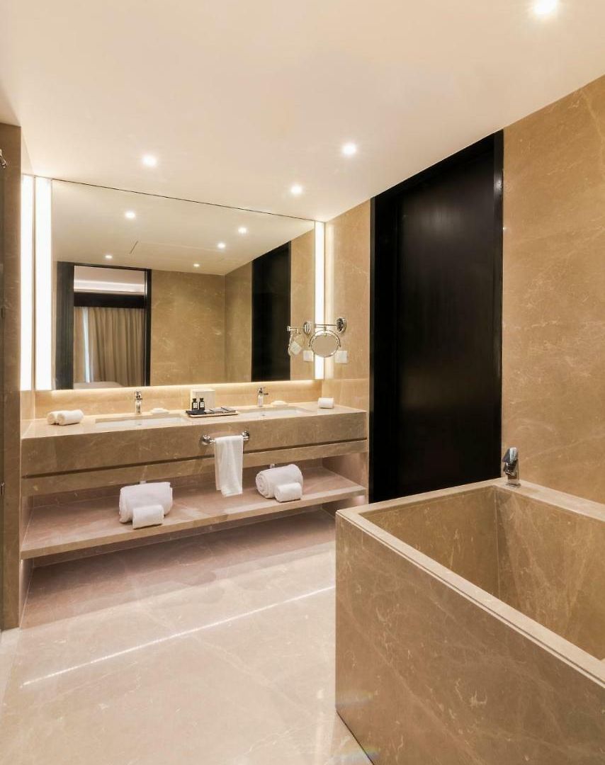 The Park Juhu Hotel 4*