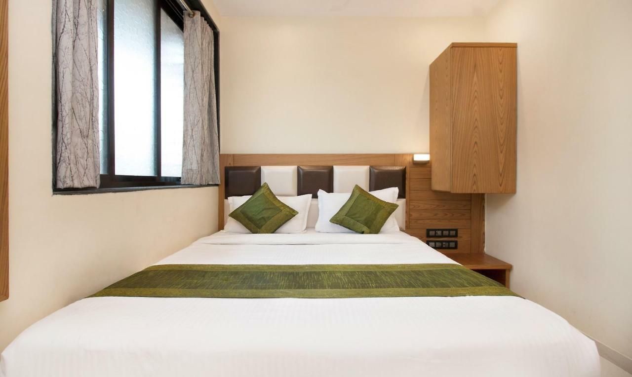Hotel Residency Park Near Masjid Rly Station South 3*