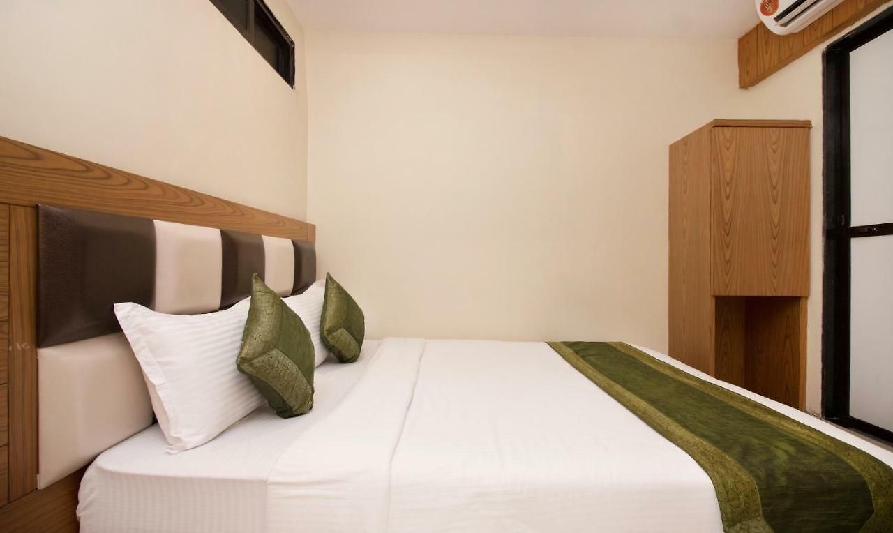 Hotel Residency Park Near Masjid Rly Station South 3*