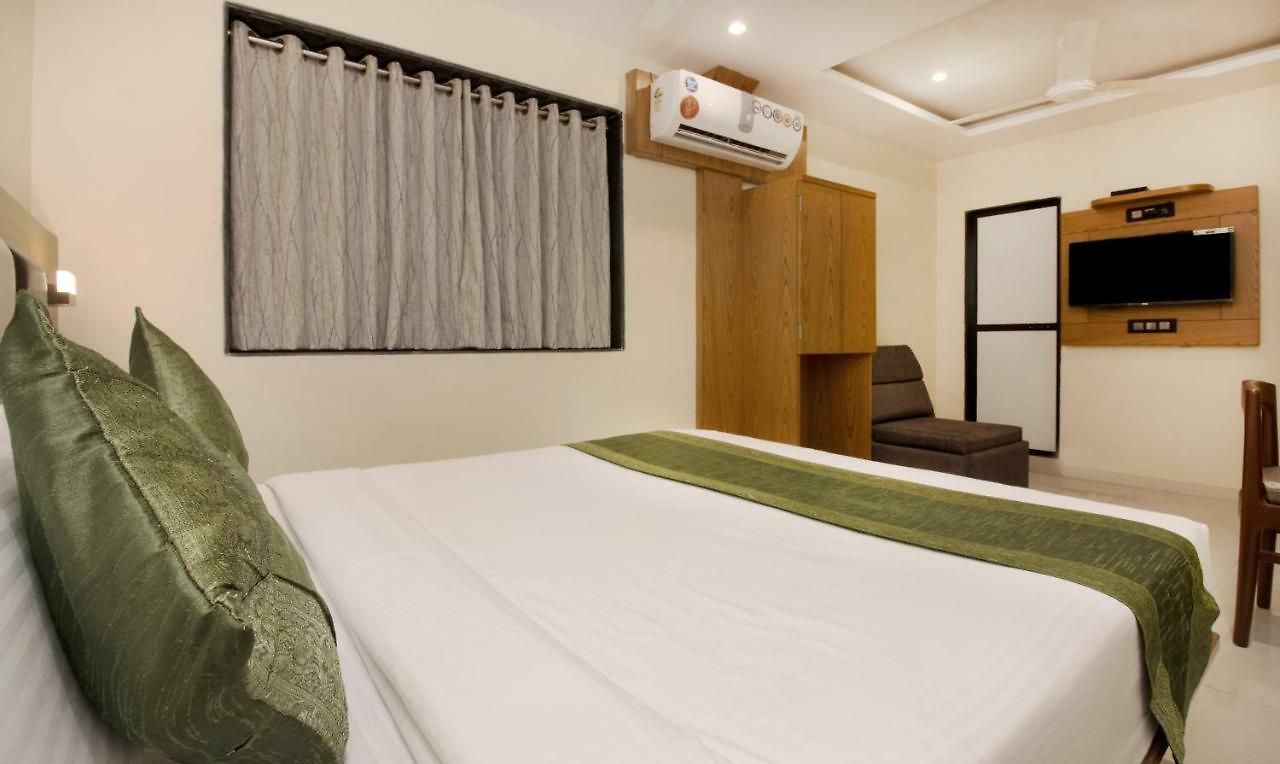 Residency Park Near Masjid Rly Station South 3*