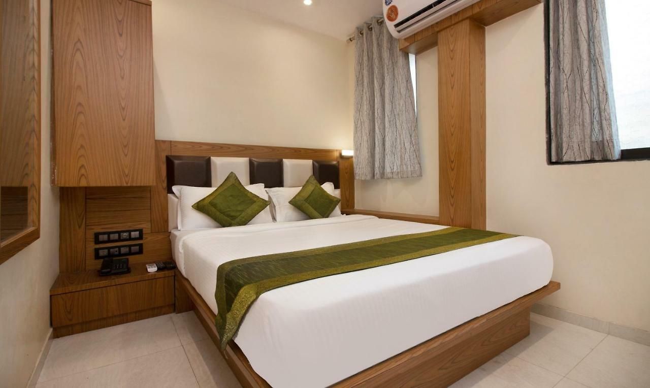 Residency Park Near Masjid Rly Station South Hotel