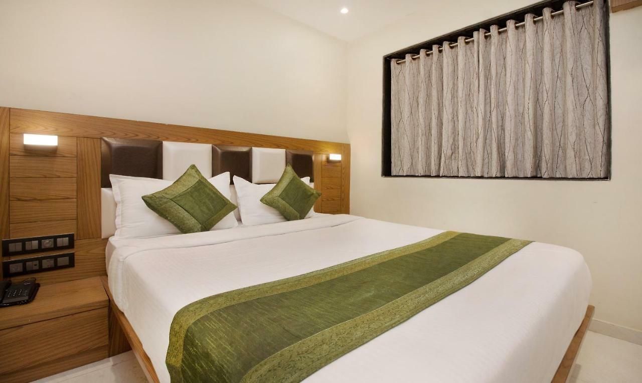 Residency Park Near Masjid Rly Station South 3*
