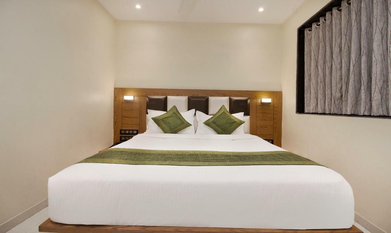 Residency Park Near Masjid Rly Station South Hotel