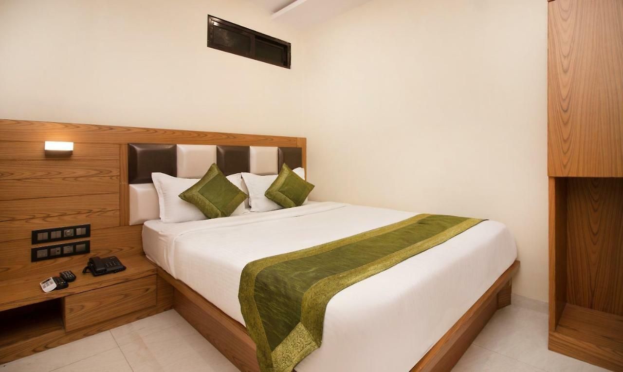 Hotel Residency Park Near Masjid Rly Station South