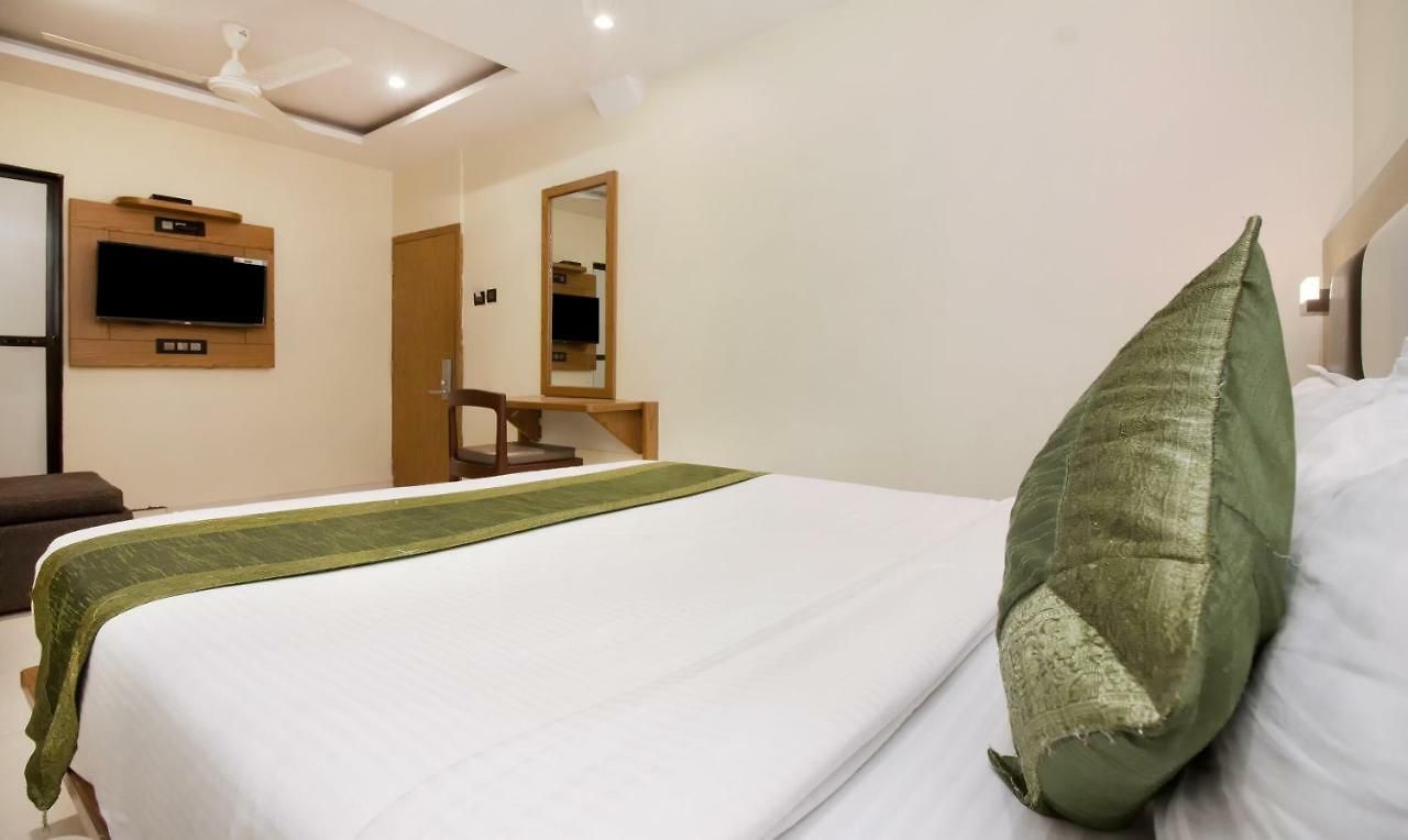 Hotel Residency Park Near Masjid Rly Station South 3*