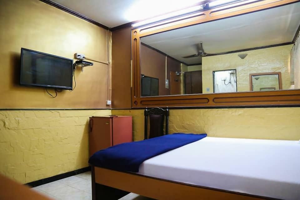 Happy Hotel Mumbai