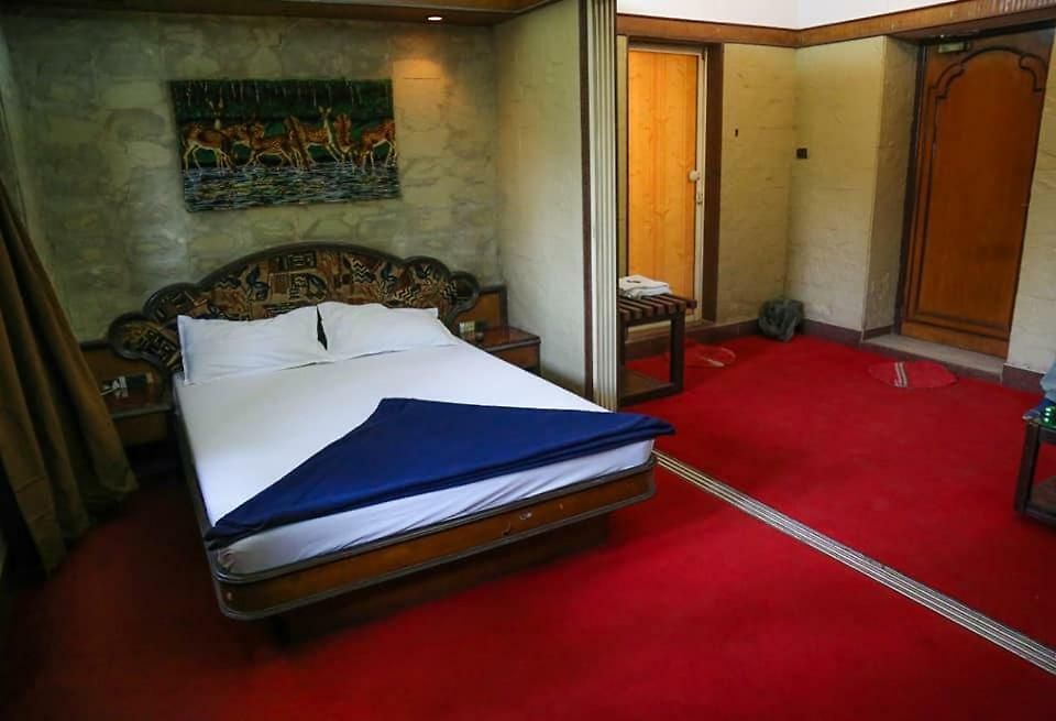 Happy Hotel *