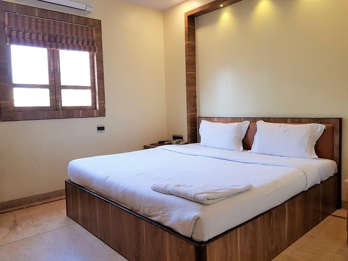 Hexa Benzy Palace