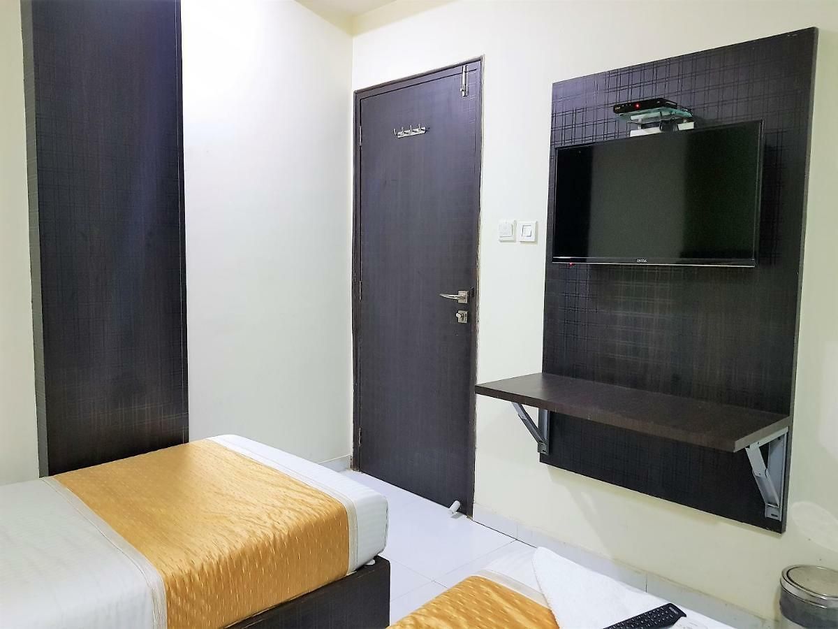Hexa Avenue Hotel