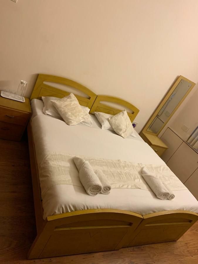Pinaki Comfort , Bandra Bed & Breakfast Mumbai