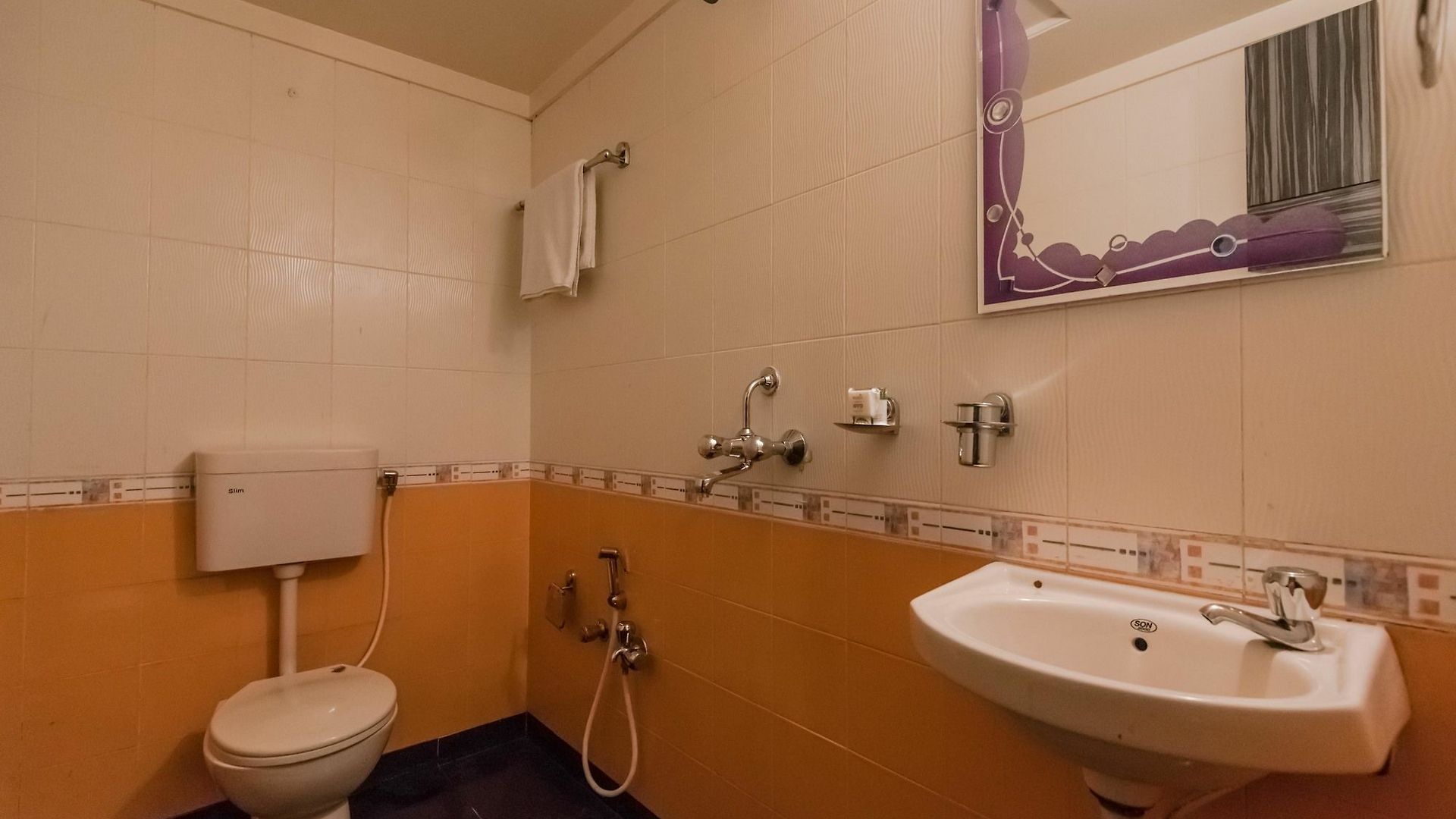 Oyo 6371 Abrol Hotel 3*