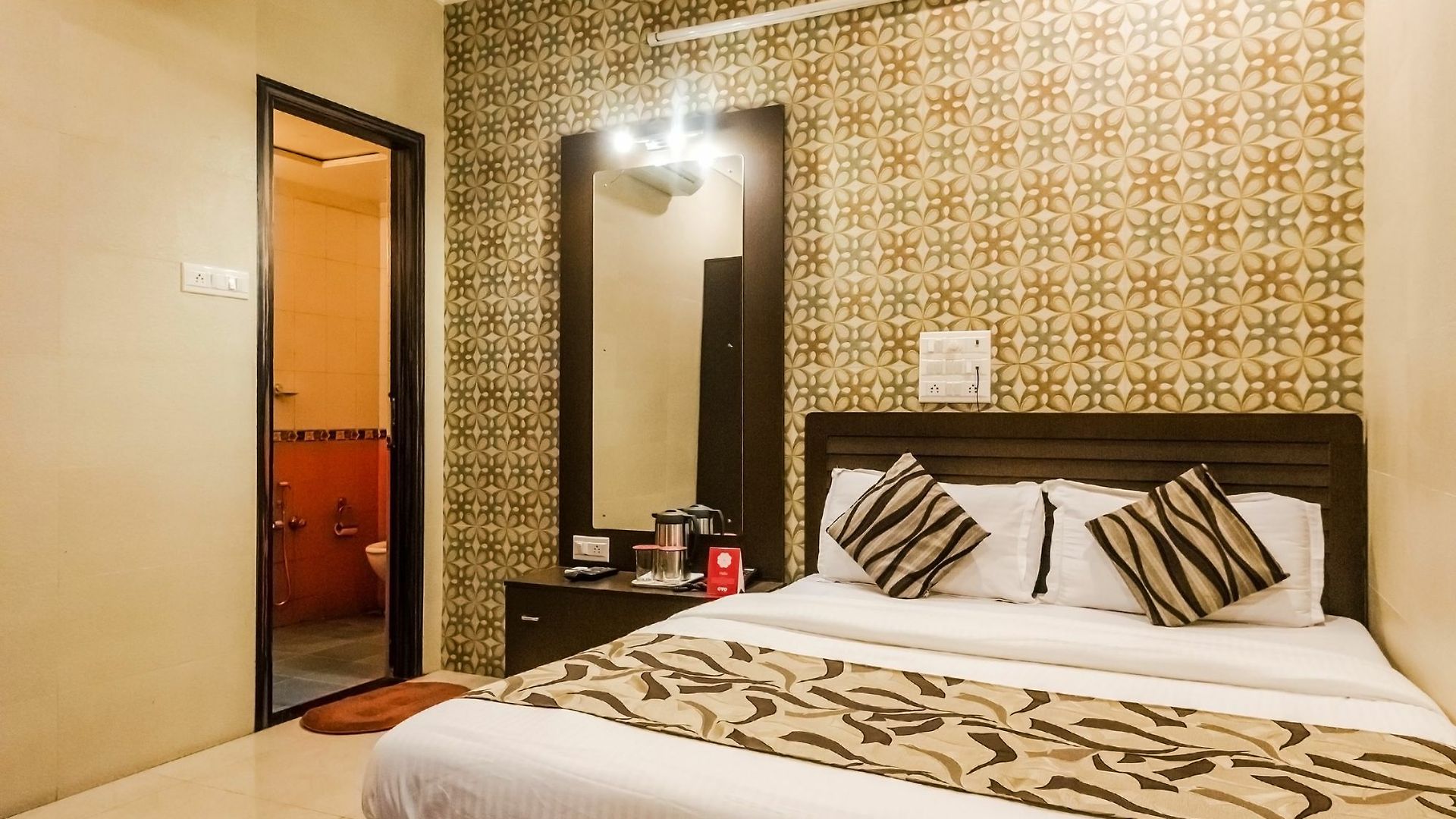 Oyo 6371 Abrol Hotel