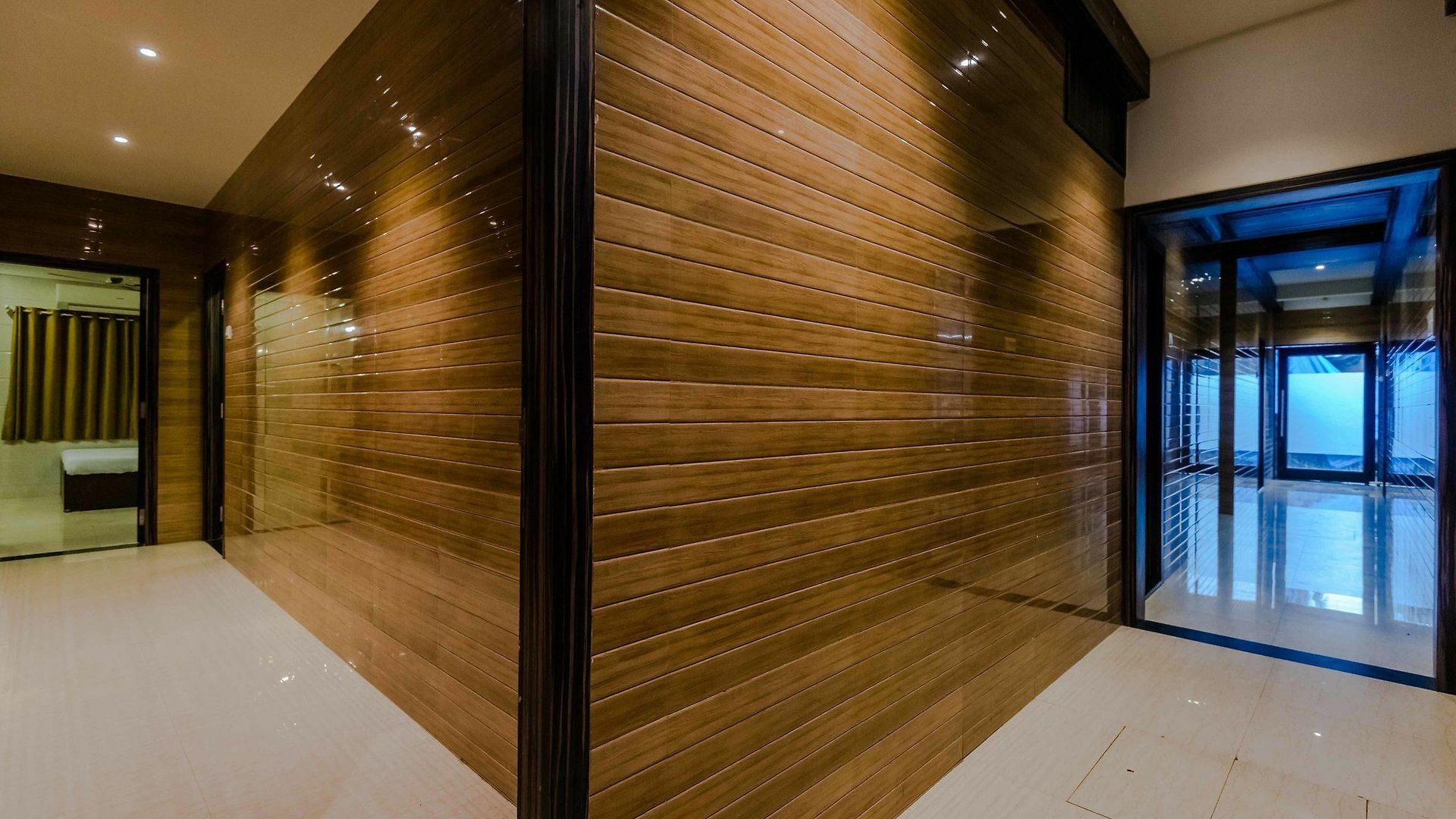 Oyo 6371 Abrol Hotel 3*
