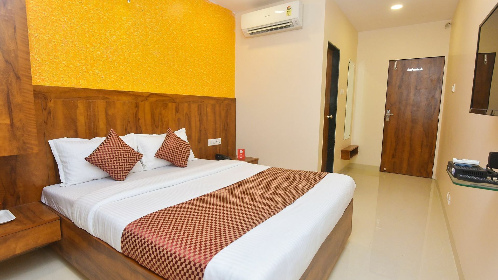 Hotel Oyo 8757 Prakash Mumbai