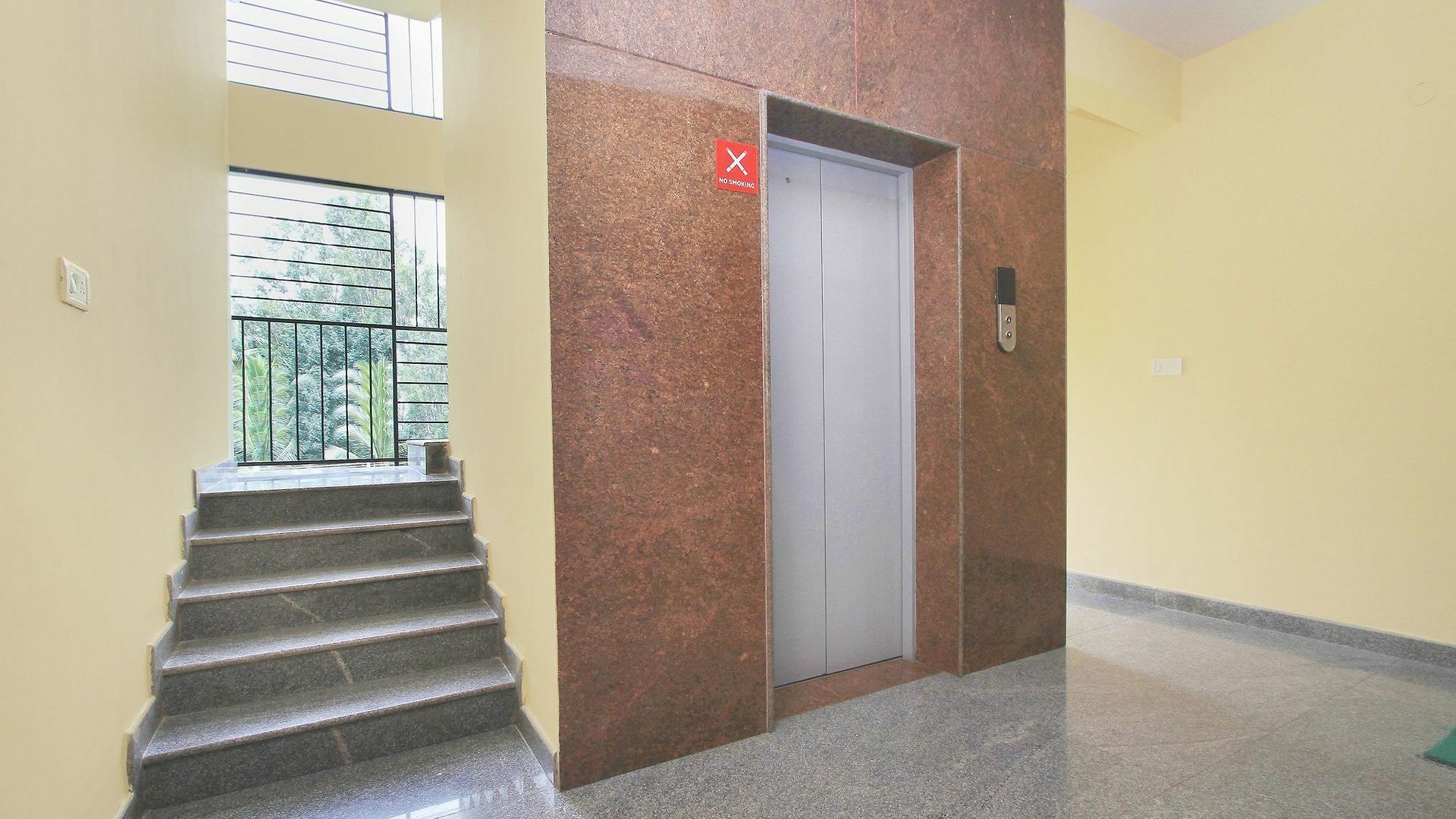 Oyo 9748 Girgaon Palace Hotel 3*