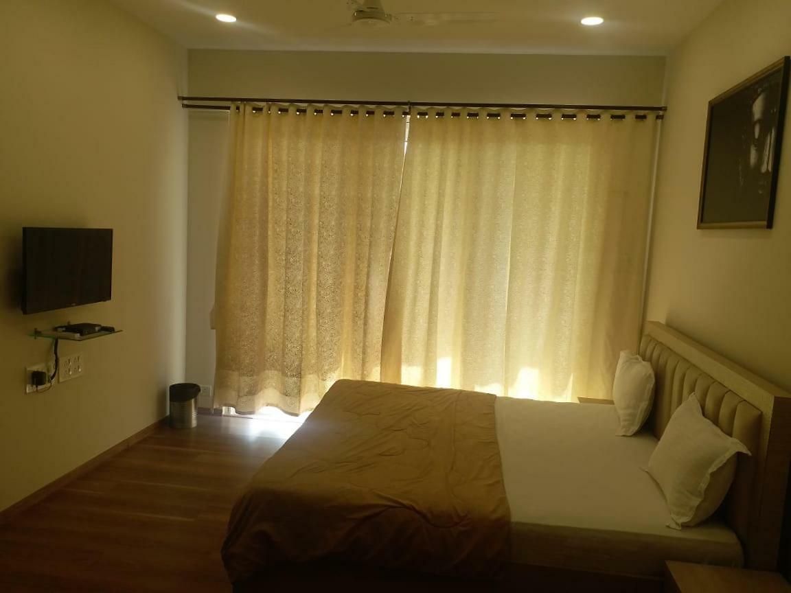 Arista Parel Guest house