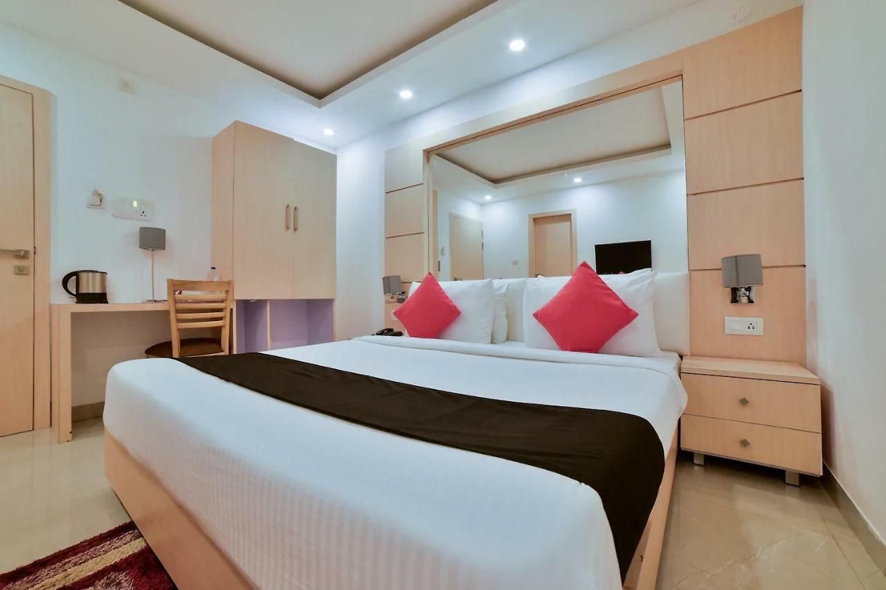 Anroute Stays - Airport Road Hotel 4*