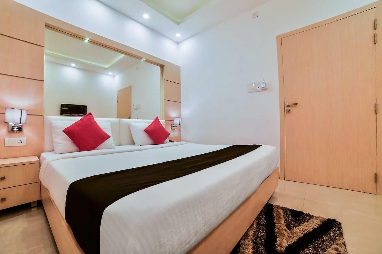 Anroute Stays - Airport Road Hotel