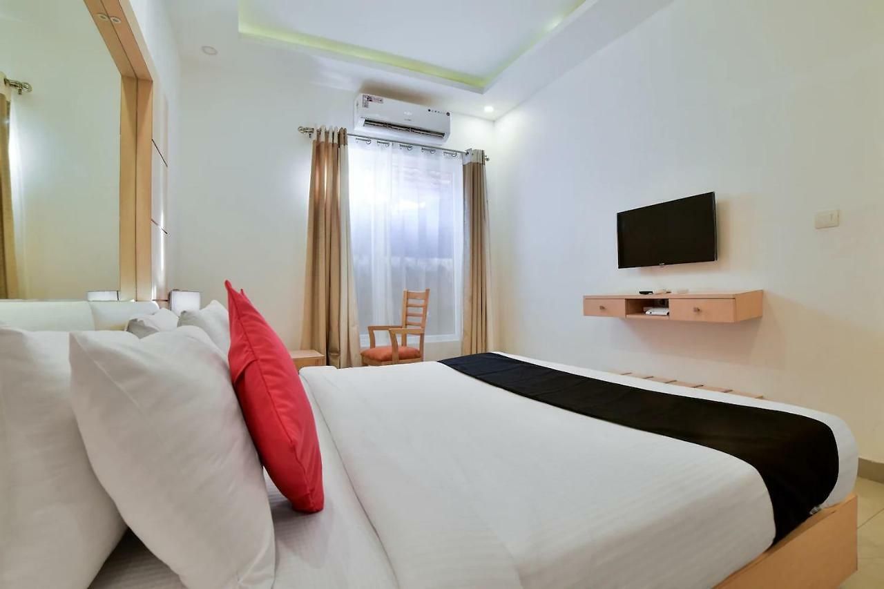 Anroute Stays - Airport Road Hotel