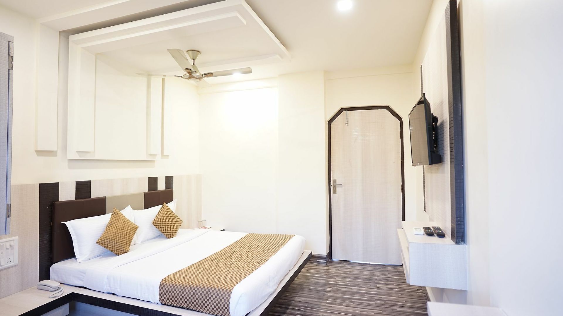 Hotel O Rana Residency Near Western Express Highway Metro Station Hotel