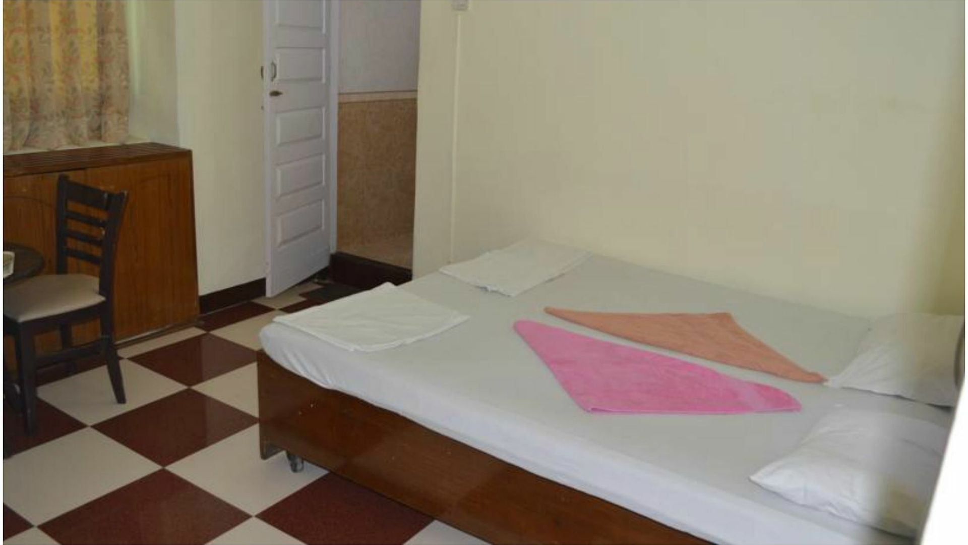 Bentleys Hotel 3* Mumbai
