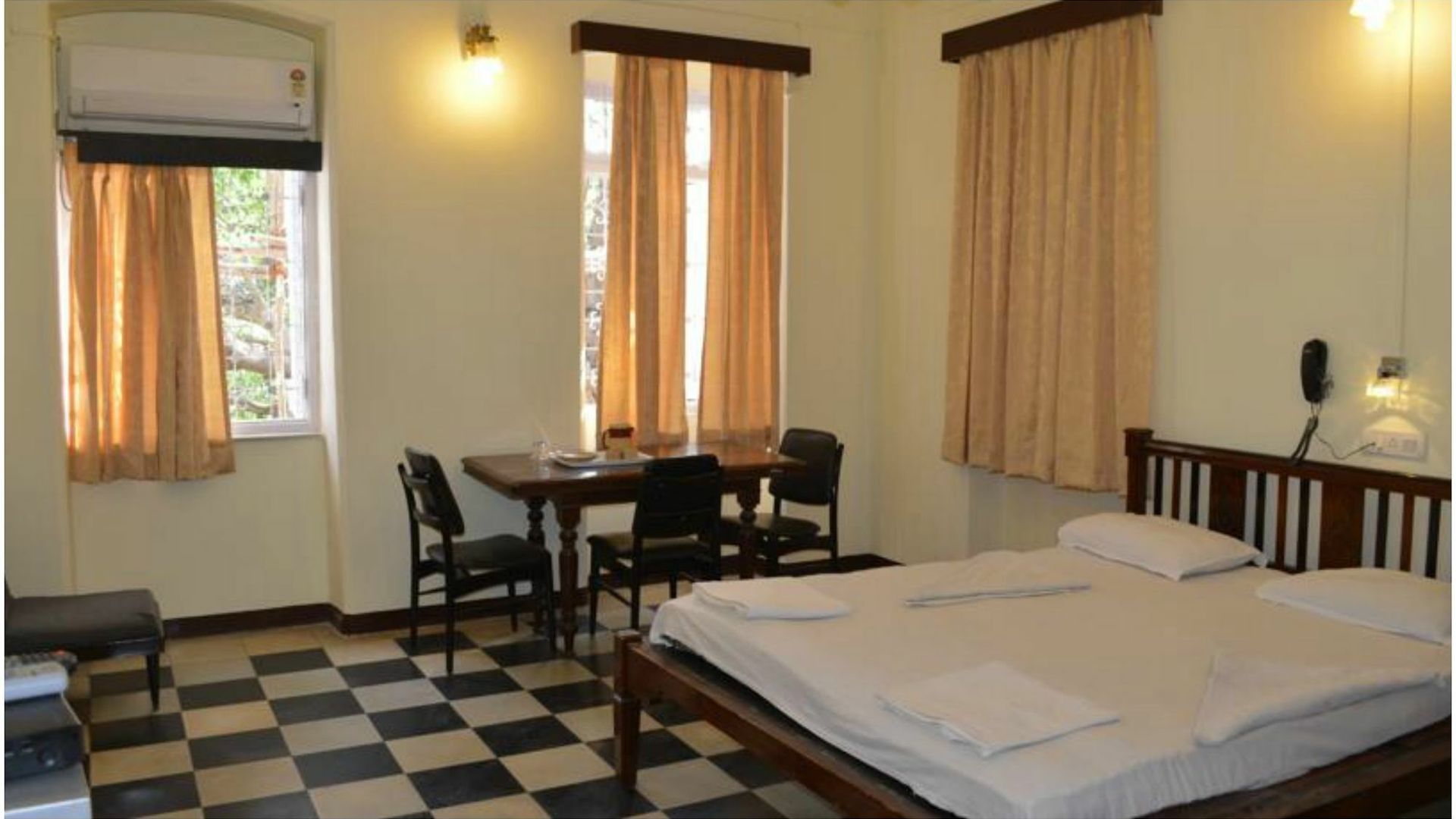 Bentleys Hotel 3* Mumbai