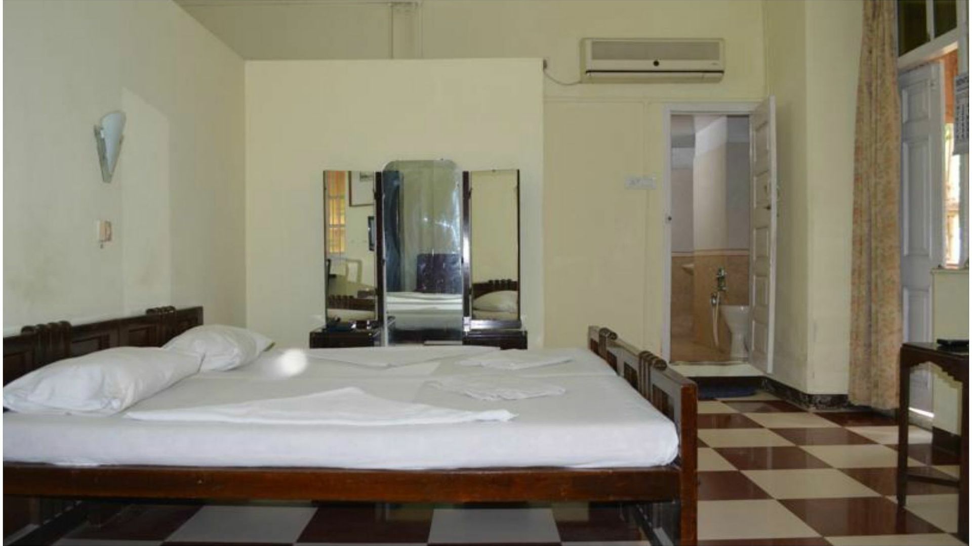 Bentleys Hotel 3* Mumbai